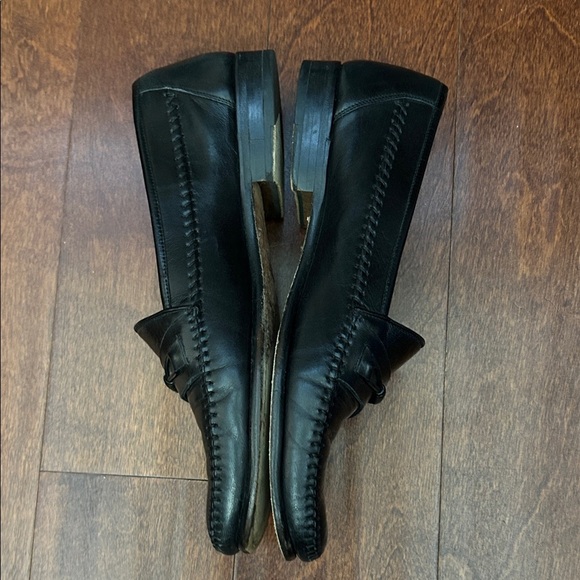 Magnanni Classic Black Leather Slip-On Loafers with Stitch Work, Size 9.5 - Picture 3 of 15